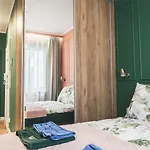 Luxurious Center *